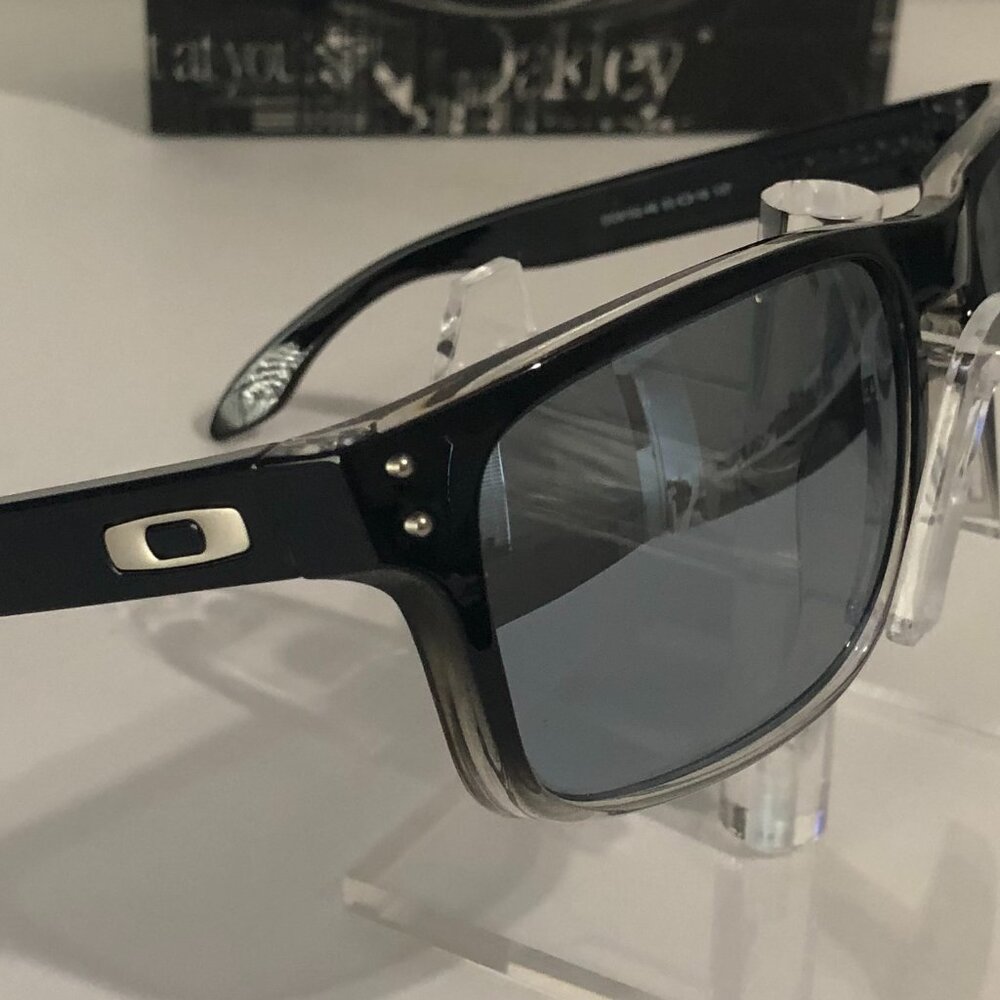 Silver Prizm Polarized OAKLEY HOLBROOK Polished Two Tone Frame 9102